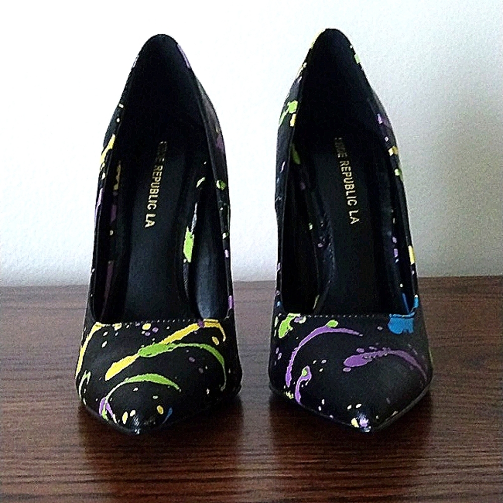 NWOT Shoe Republic LA, Pointed Toe Pump, Heels, Size 6.5 Paint Splatter Pattern